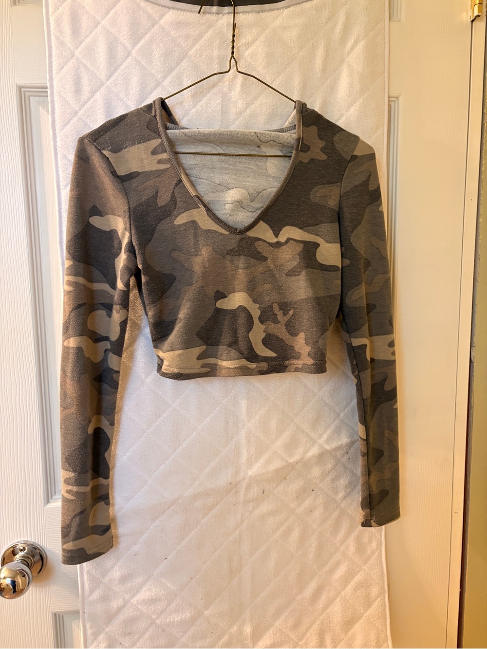 Camo V-Neck Long Sleeve Hooded Crop Top